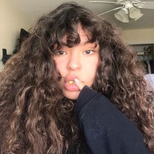 Meet your Posher, Valeria